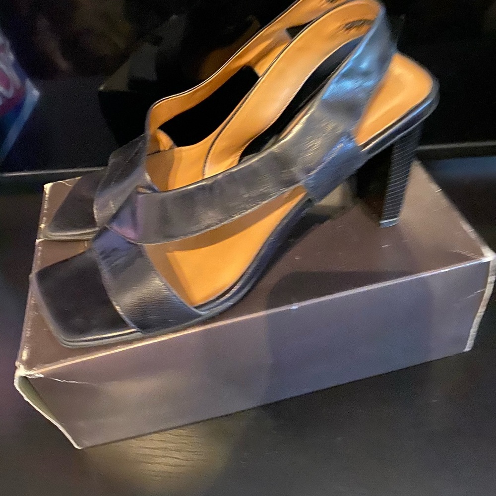 Shoes will pay for shipping
